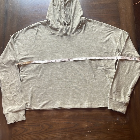 MARIKA Luxe Cropped Hoodie - Picture 5 of 7